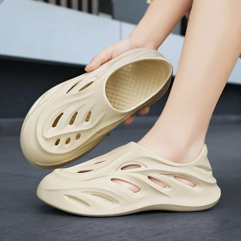New EVA Men Sandals Couple Soft Hollow Garden Shoes Women Designer Hole Slipper Sneakers Beach Water Shoes Slip on Foam Runner